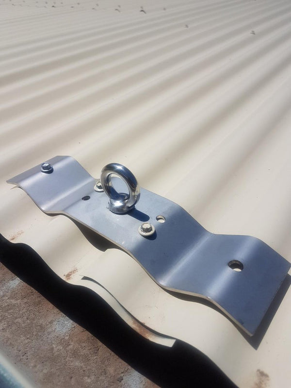 Roof Bracket Corrugated (Including eye bolt 10M)